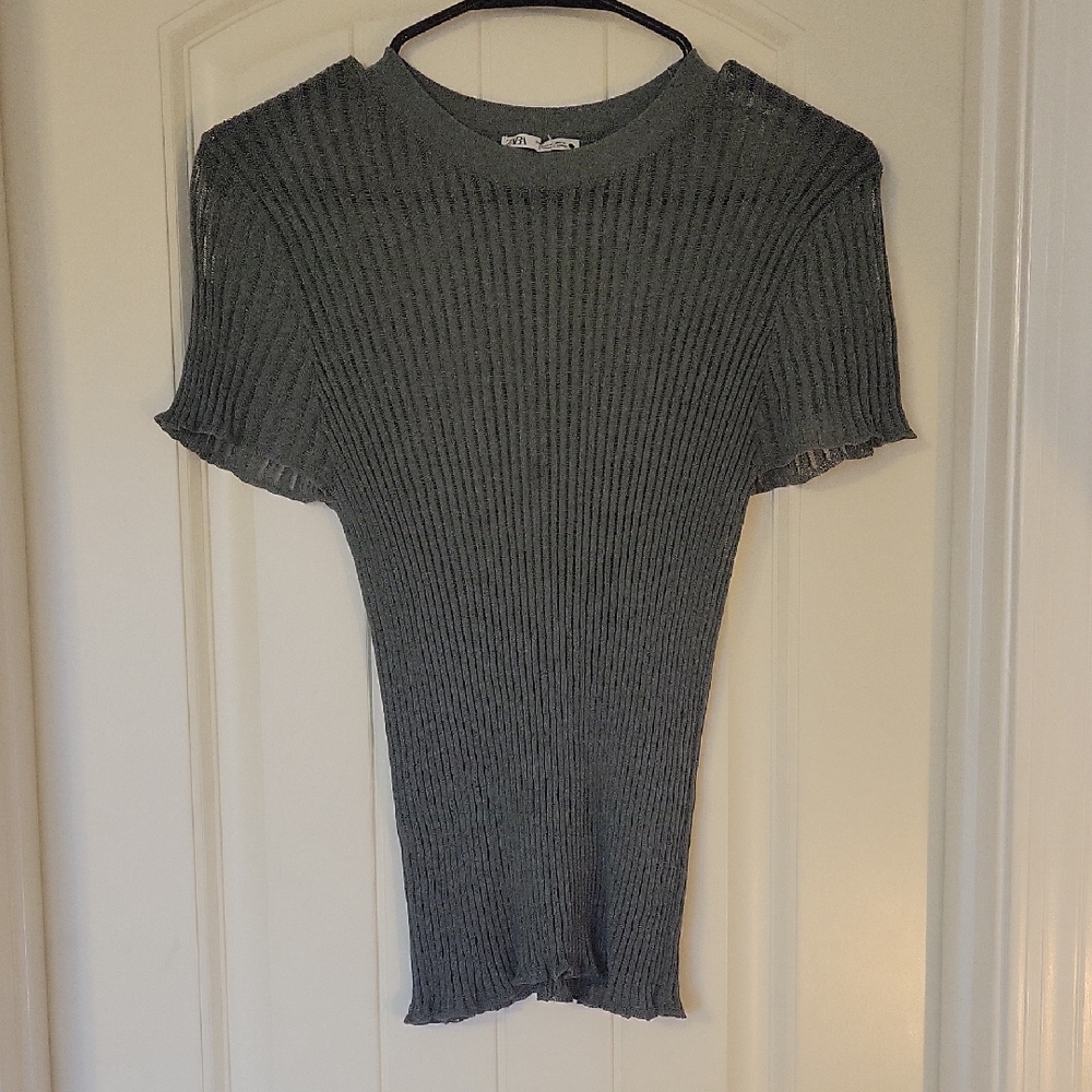 Zara Ribbed Short Sleeve Top in Sage Green